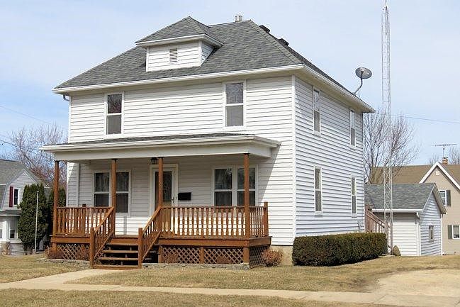 1st image of 624 Dayton St