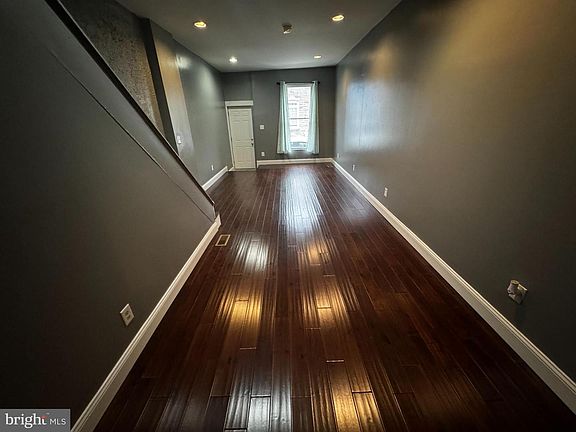 3rd image of 411 N Belnord Ave