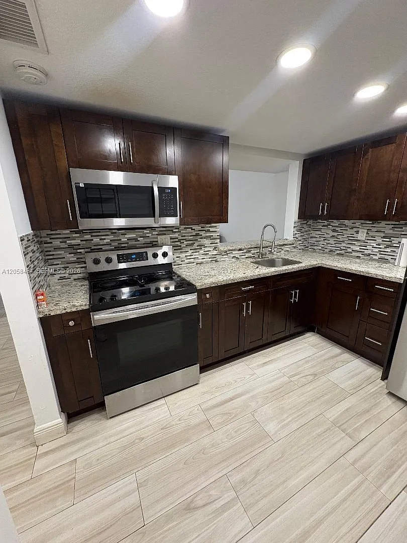 The Horizons Condo #4 — Photo 2