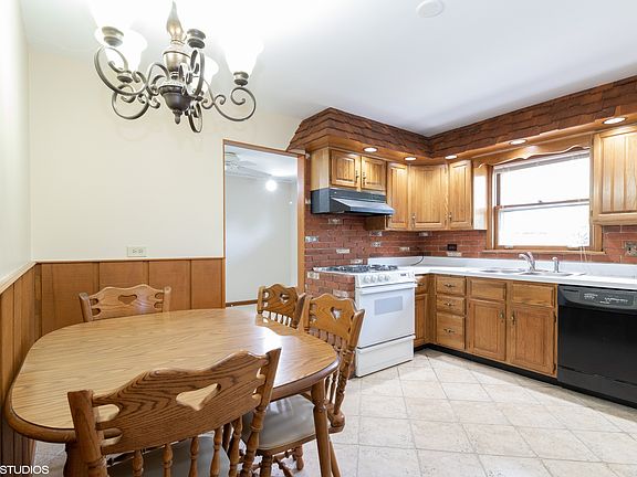 4th image of 10637 Lockwood Ave
