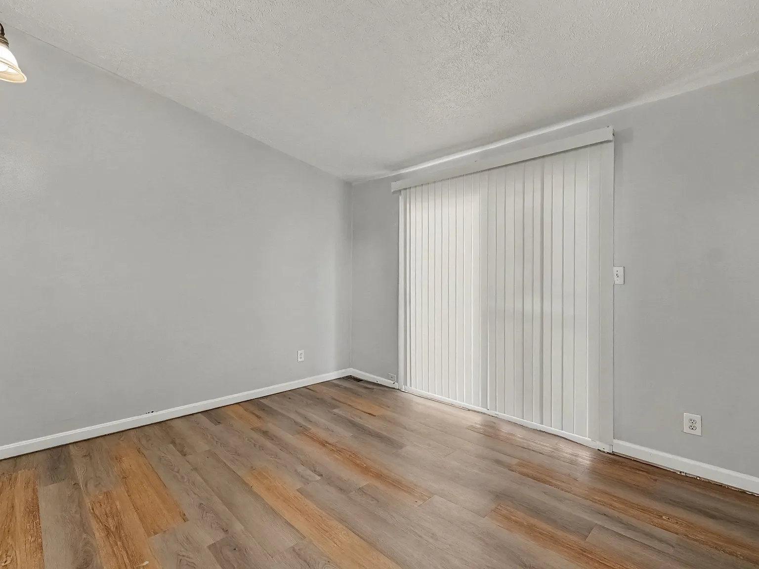 4 bed, 2140 sqft, $1,800 — Photo 3