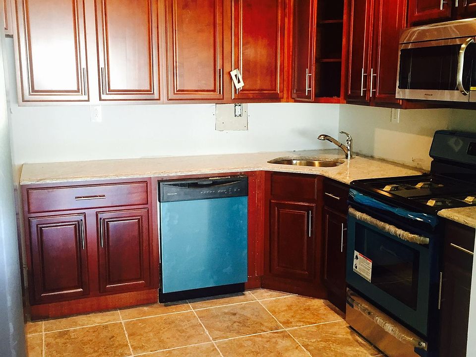 2nd image of 122 Pine St #1