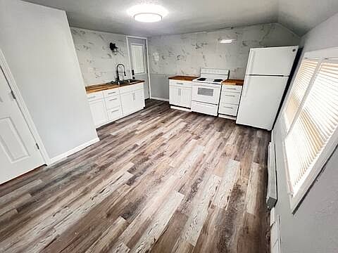 4th image of 204 Island St #2
