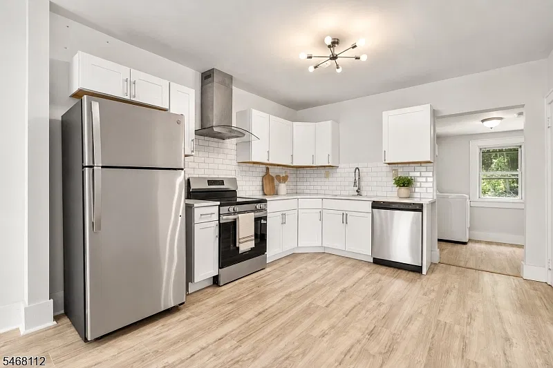 2 bed, 1.0 bath, $2,300 — Photo 3