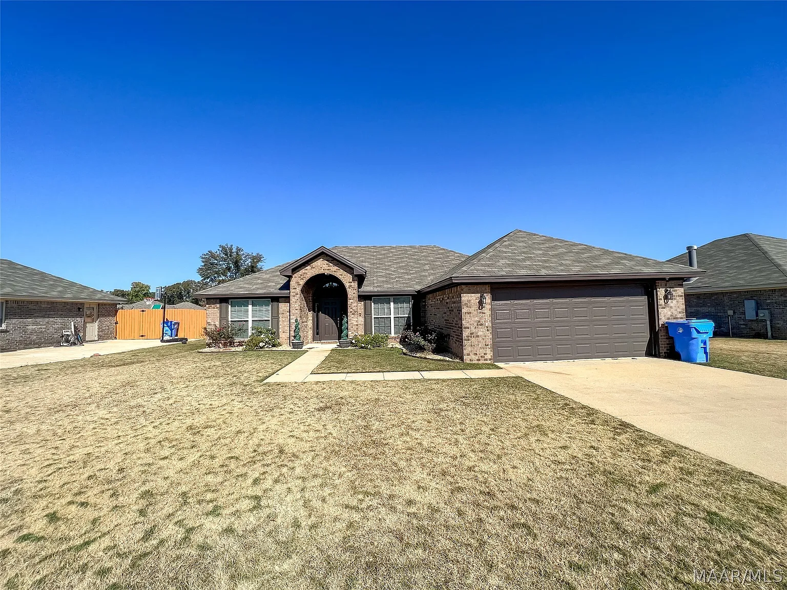 3 bed, 2.0 bath, 1751 sqft, $2,100 — Photo 1