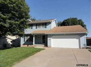 1007 Sterling Dr, Papillion, NE 68046