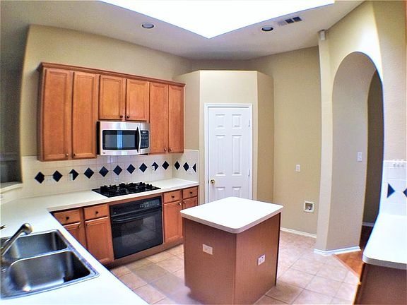 4th image of 4017 Aladdin Dr