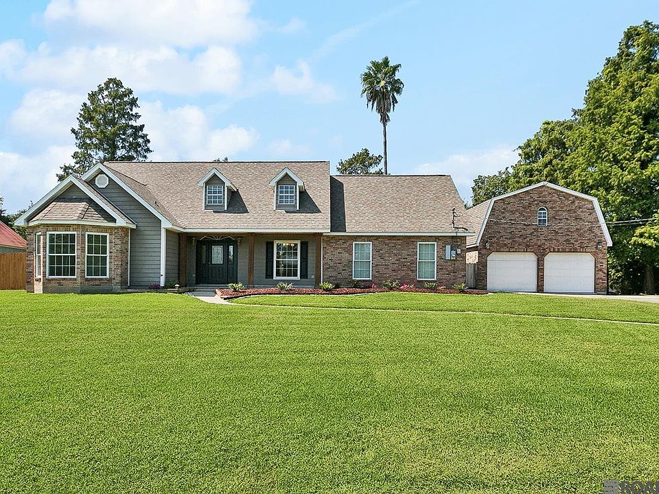 1st image of 32471 Carolyn Dr