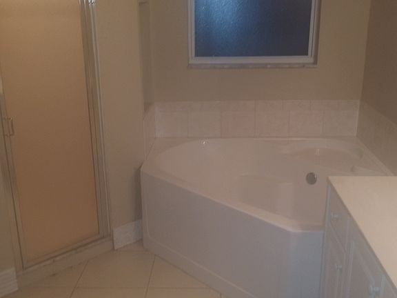 5th image of 1057 SE 21st Ave