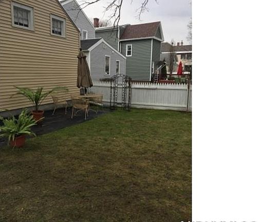 3rd image of 11 Westmoreland St