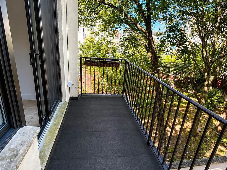 2421 Arthur Ave #PENTHOUSE — Photo 8