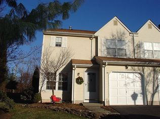 28 Pilgrim Ct, Ewing, NJ 08628