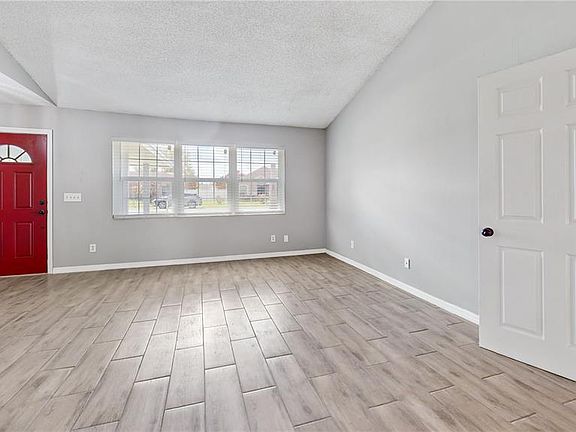 4th image of 305 MEDINA COURT