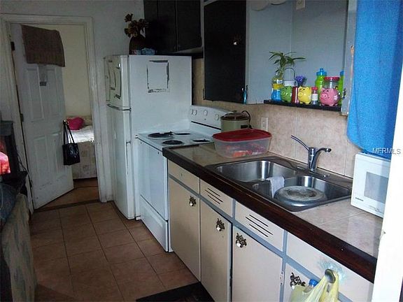 4th image of 1217 Carolyn Ln