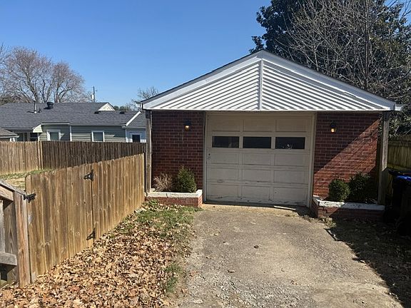 3rd image of 2511 Bradley Ave