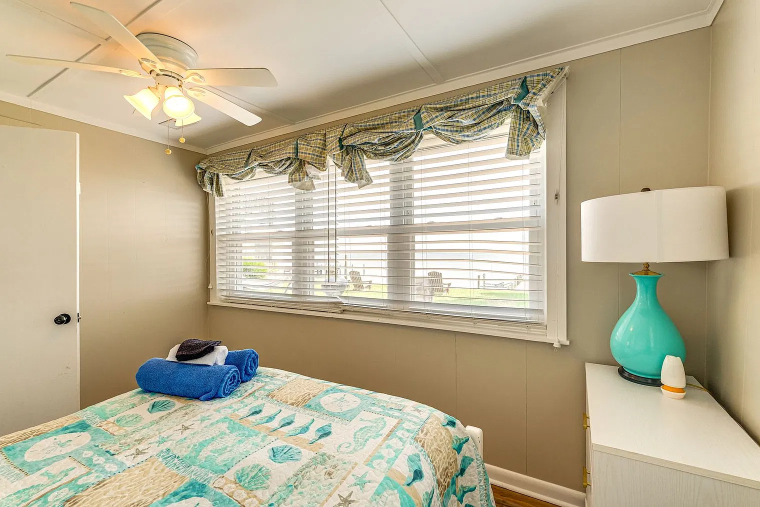3 bed, 1.0 bath, 1291 sqft, $3,273 — Photo 4