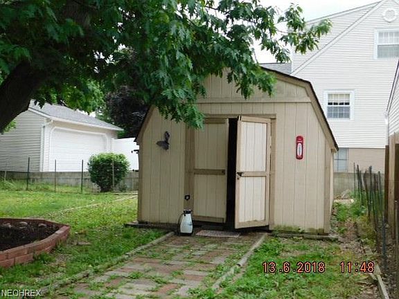 2nd image of 1080 Washington Ave