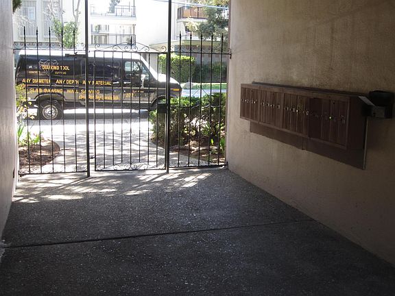 3rd image of 1557 Hudson St APT 14