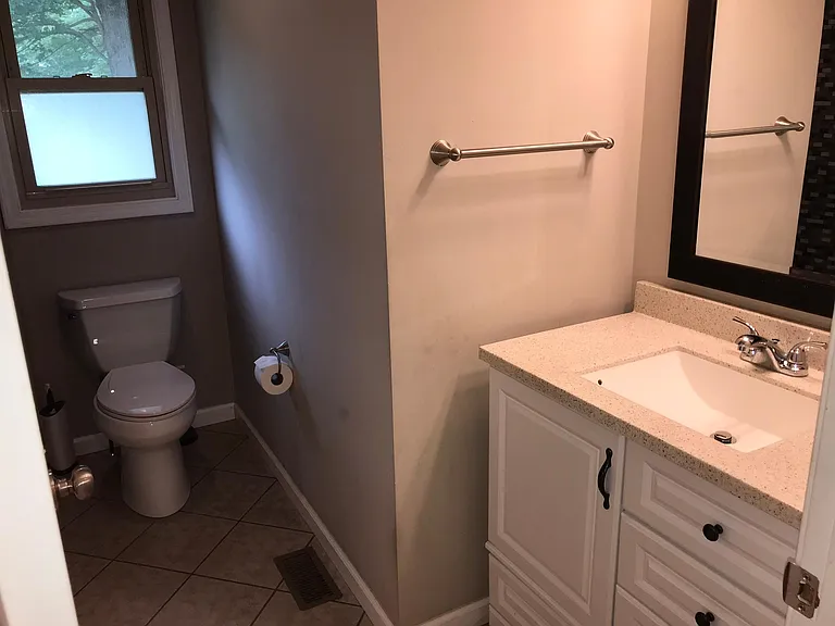 1203 Hales Ct — Photo 2