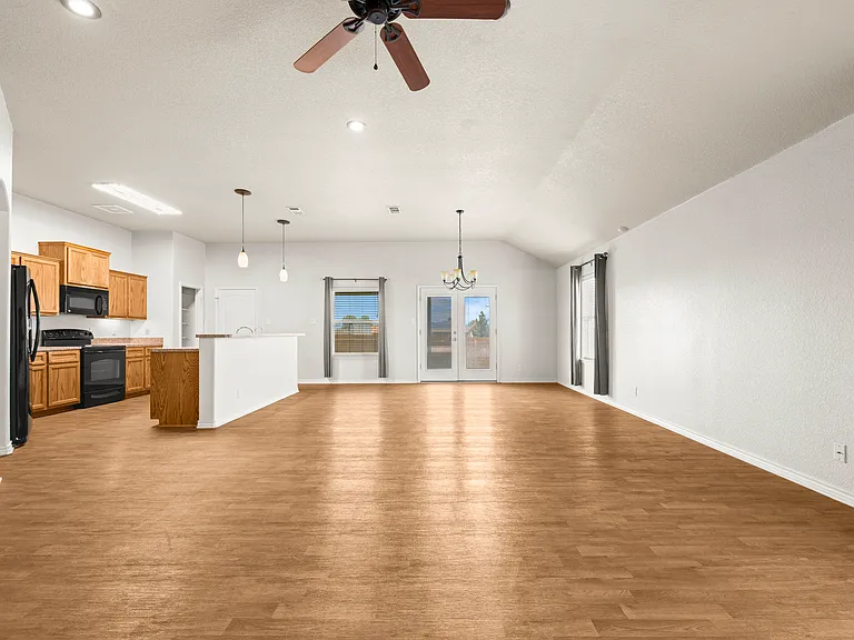3006 Montague County Dr — Photo 4