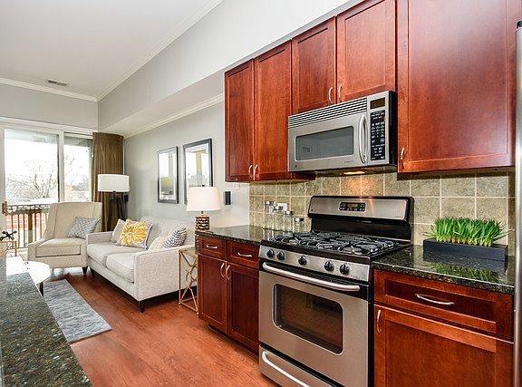 2nd image of 845 W Altgeld St APT 4C