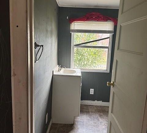 4th image of 504 Elizabeth Dr