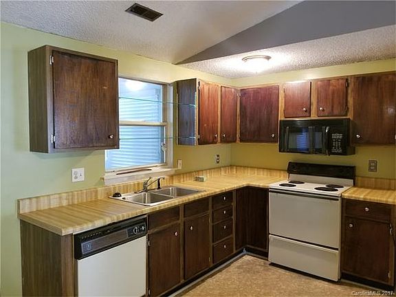 3rd image of 5816 Sunset Chase Ln