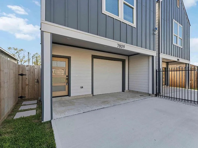 7809 Dyer St — Photo 10