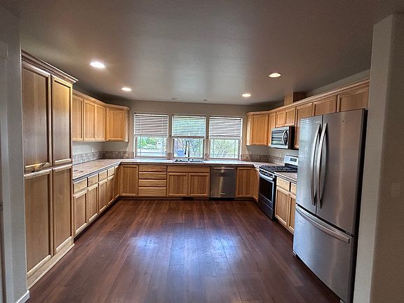 5th image of 21124 Clairaway Ave