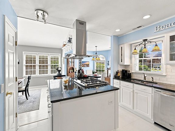 5th image of 2012 Ladybank Dr.
