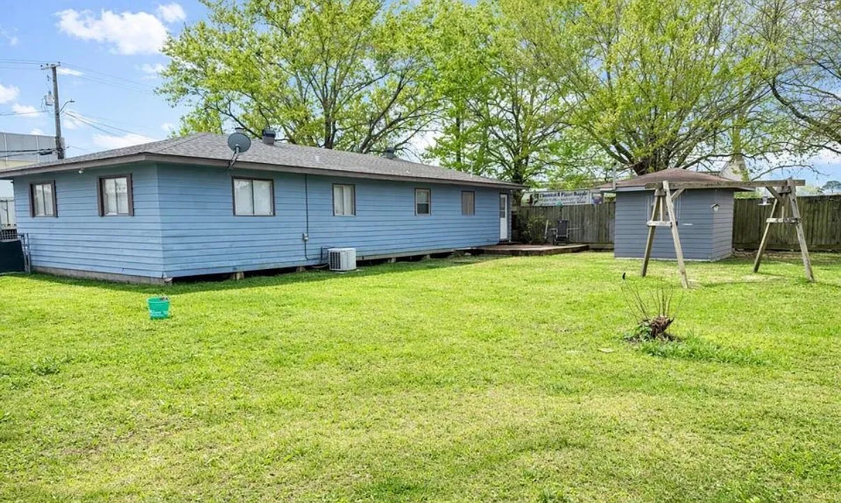 2 bed, 1.5 bath, 1150 sqft, $1,300 — Photo 4