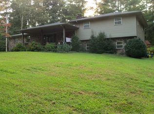 1313 Oakview Dr NE, Dalton, GA 30721