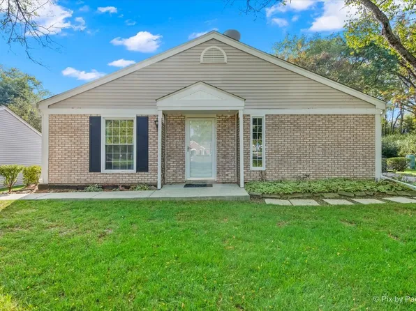 20 Red Oak Trl, Cary, IL 60013