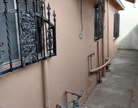 3rd image of 1946 Merced Ave