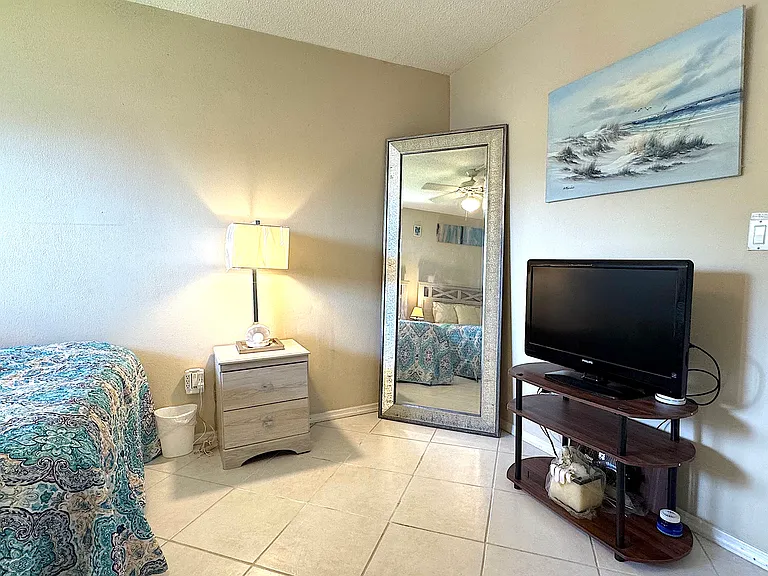 721 S Beach St — Photo 14