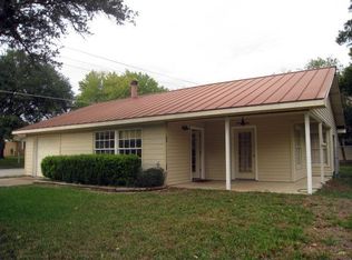 103 Thompson Dr, Luling, TX 78648