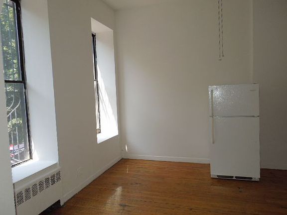 5th image of 469 Saint Johns Pl APT 2A