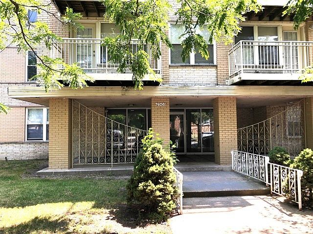 1st image of 2501 W Touhy Ave APT 402
