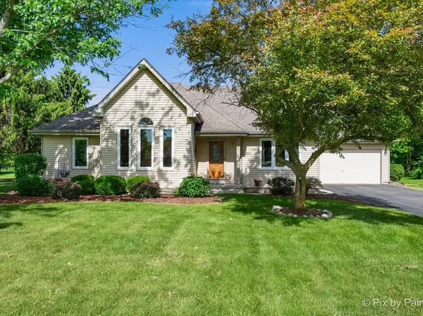 14N115 Gunpowder Ln, Elgin, IL 60124