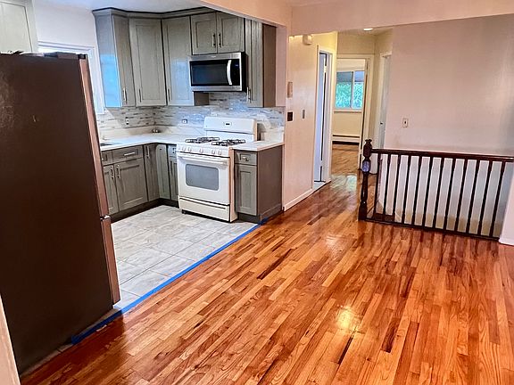 5th image of 2956 Laconia Ave Floor 1