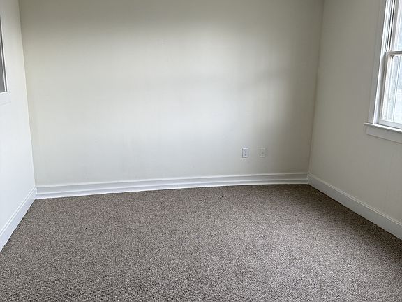 4th image of 2859 Winchester Ave
