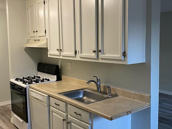 3rd image of 68 Shrewsbury Green Dr Unit B