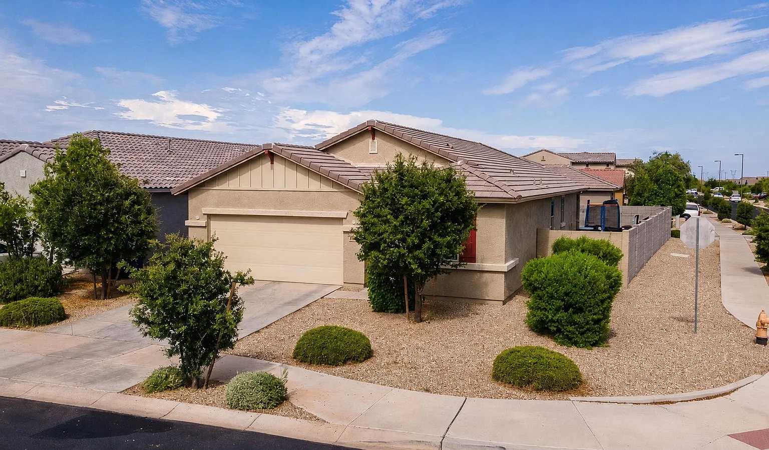 3 bed, 2.5 bath, 1895 sqft, $2,050 — Photo 1