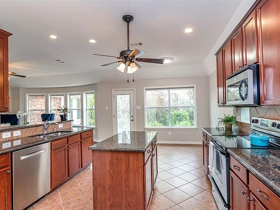 4th image of 1401 Country Creek Trl
