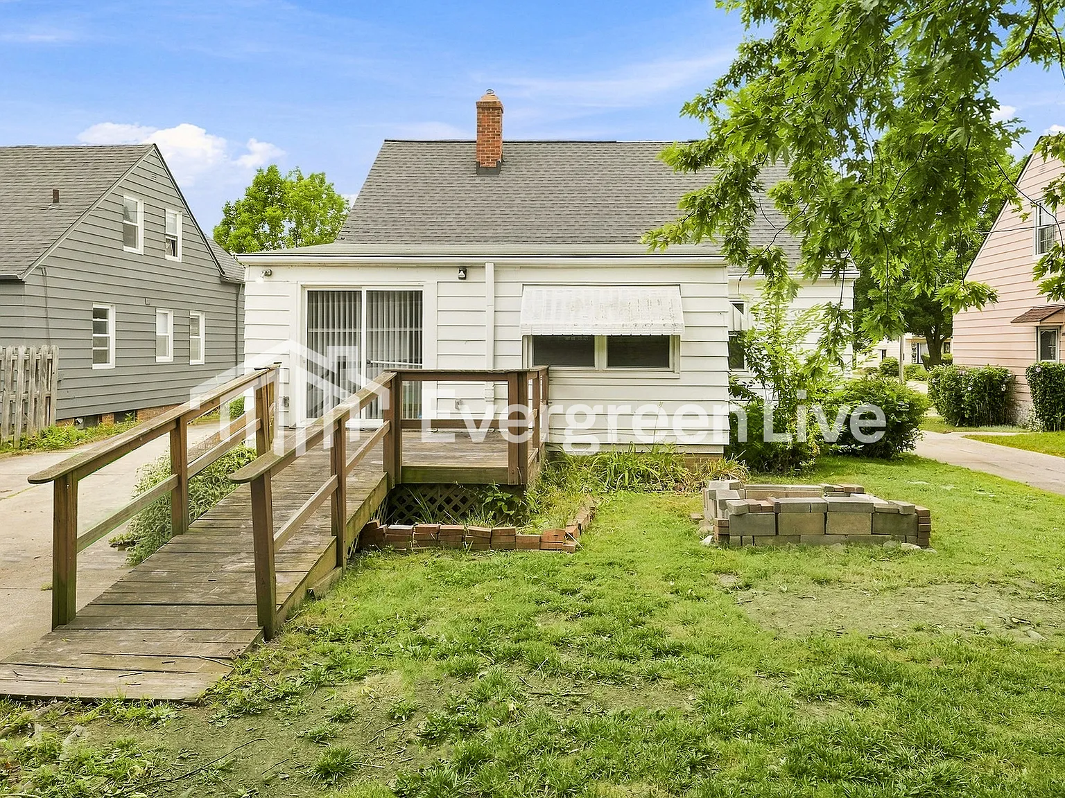 3 bed, 1.5 bath, 1555 sqft, $1,645 — Photo 3