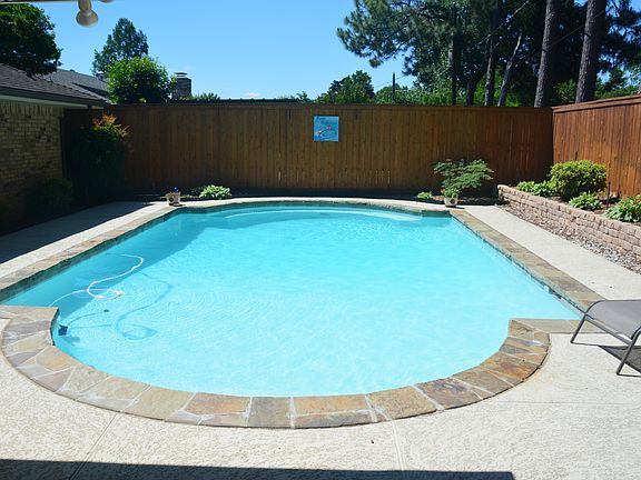Play Pool - 5'5" in deep end