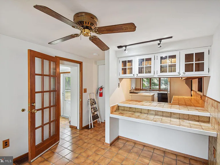 238 Varsity Ave — Photo 3