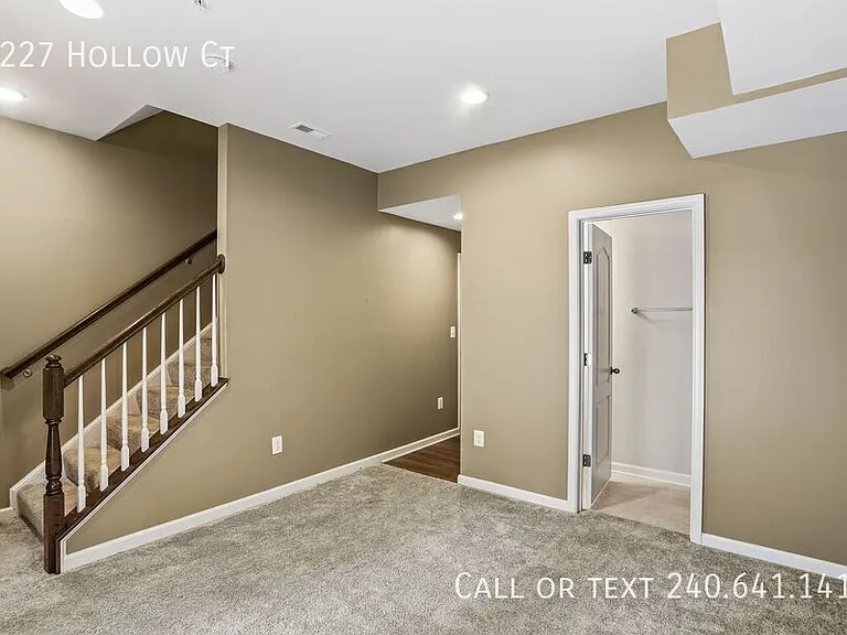 8227 Hollow Ct — Photo 4
