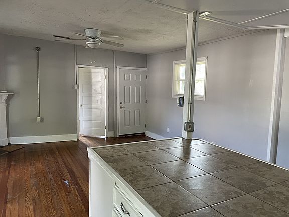5th image of 762 Charles Ave