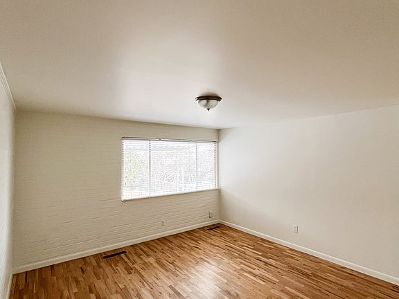 5th image of 2626 E Blaine Ave